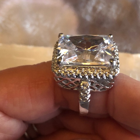 Beautiful cocktail ring - Picture 2 of 4